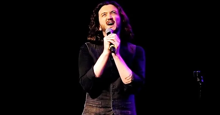 Lee-Camp-on-stage