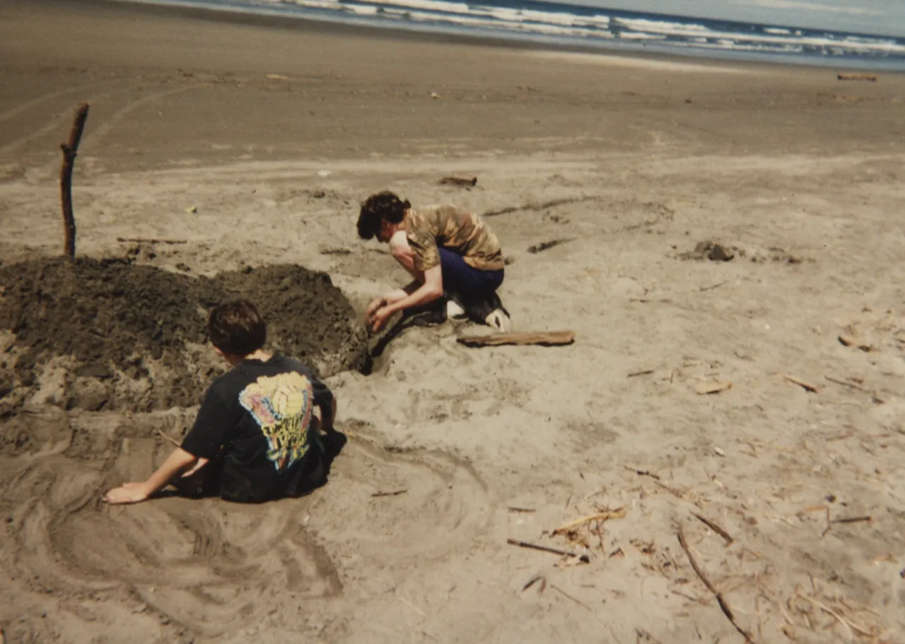 1997-07-04 Friday Sand Castle at Beach and Williams and Arnolds-15.png