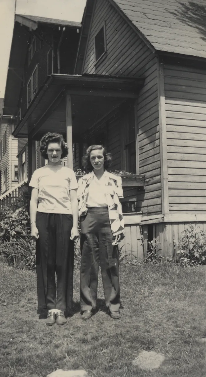 1947  Irene Dwana Pickett & Sister Jean  at 4216 12 AVE NE.png