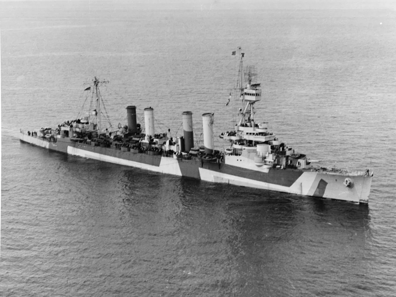 USS_Detroit_(CL-8)_off_Port_Angeles,_Washington_(USA),_on_14_April_1944_(19-N-63828).jpg