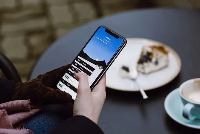 SmartPhoneEating