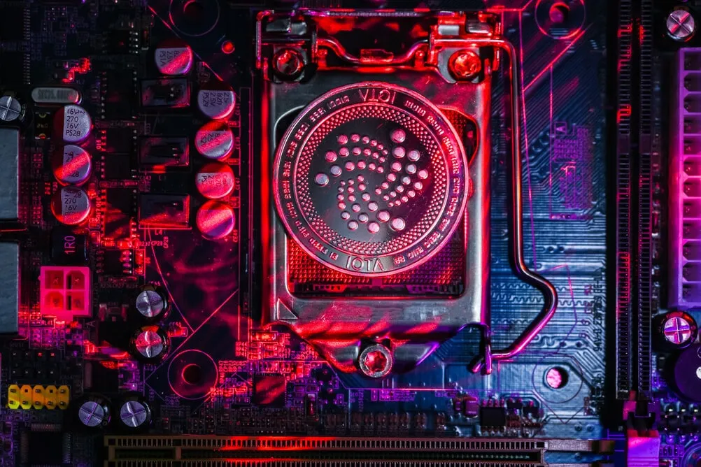 IOTA-Logo-auf-Hardware-IOTA-Partnerschaften.jpg