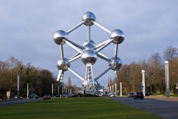 7-33-Worlds-Top-Strangest-Buildings-atomium.jpg