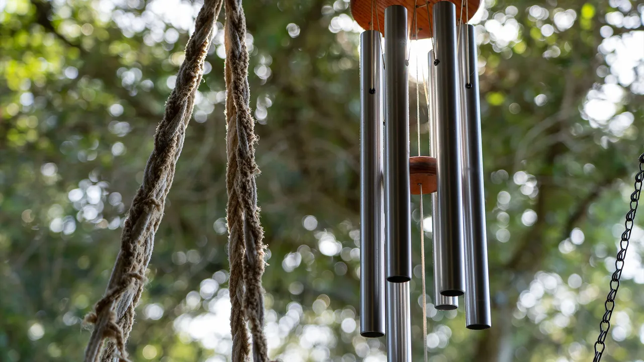 Cabe-Lindsay-windchimes01.jpg