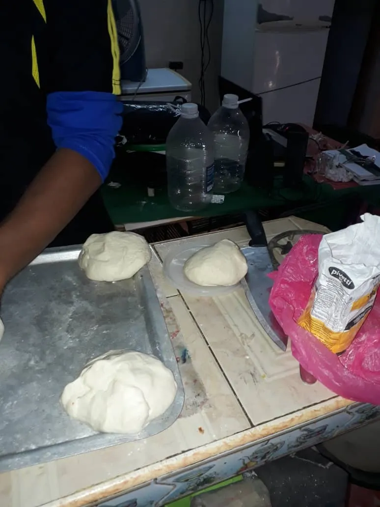 Preparing pizza 4.jpg