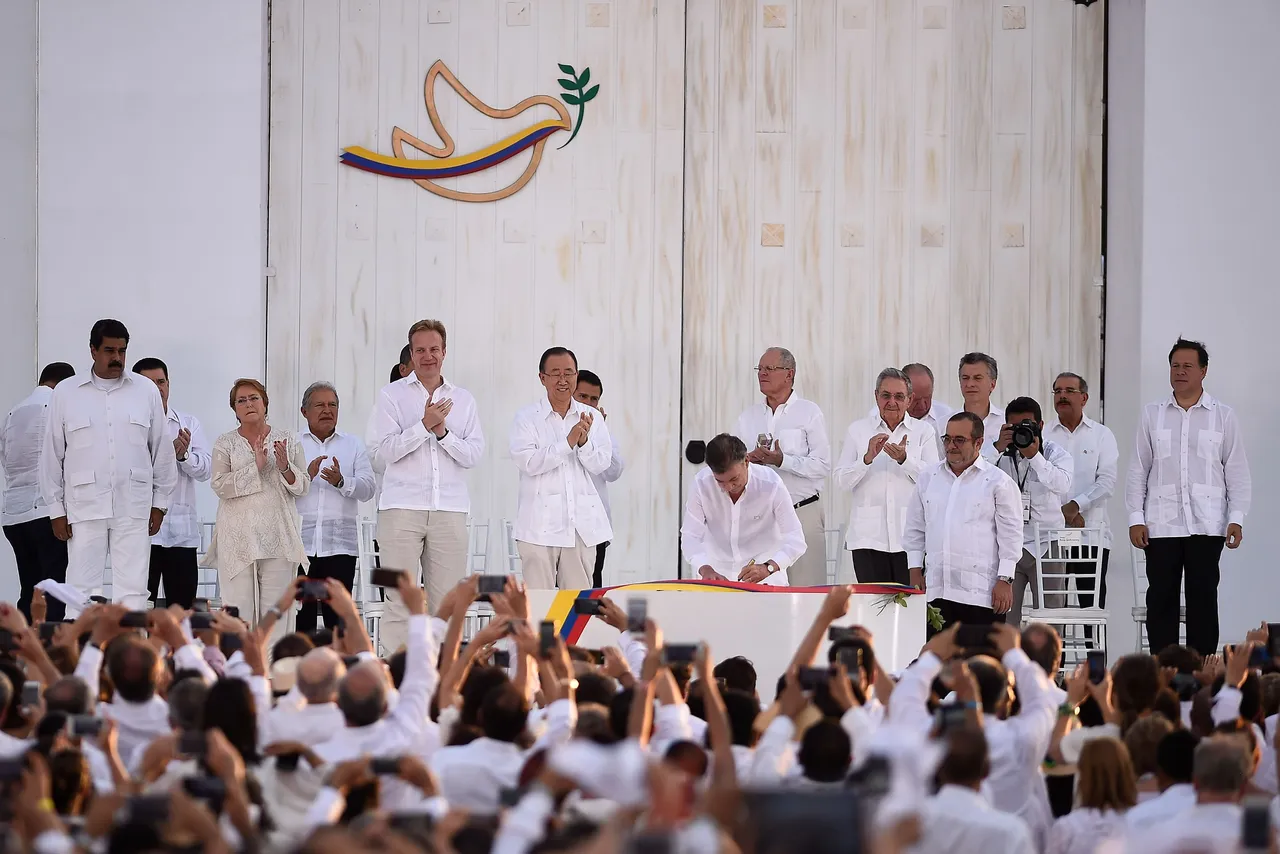 1. PAZCOL FARC_EP 2016.jpg