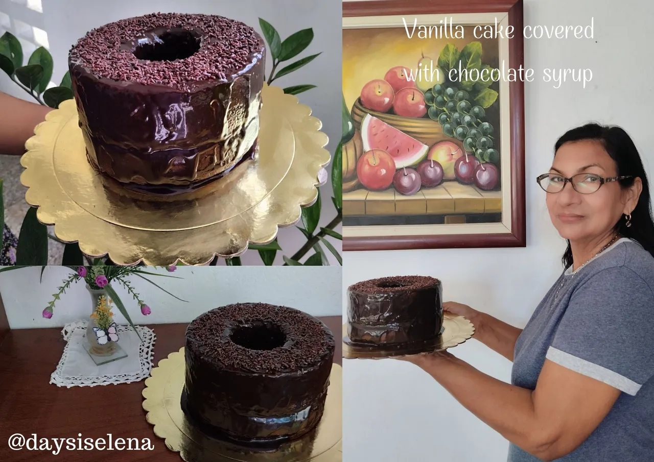 Torta de vainilla bañada con sirope de chocolate.jpg