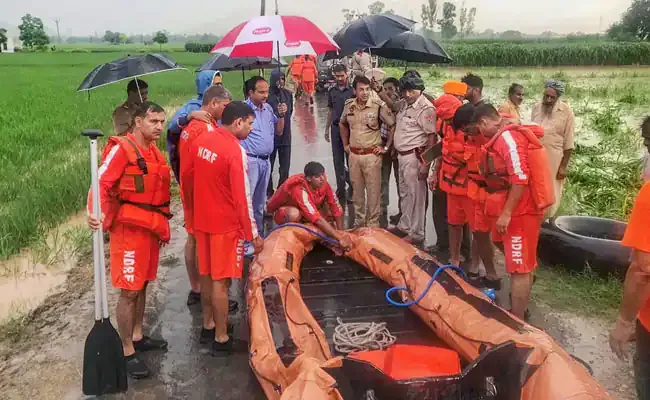 vk2mopj_flood-punjab-pti_625x300_20_August_19.webp