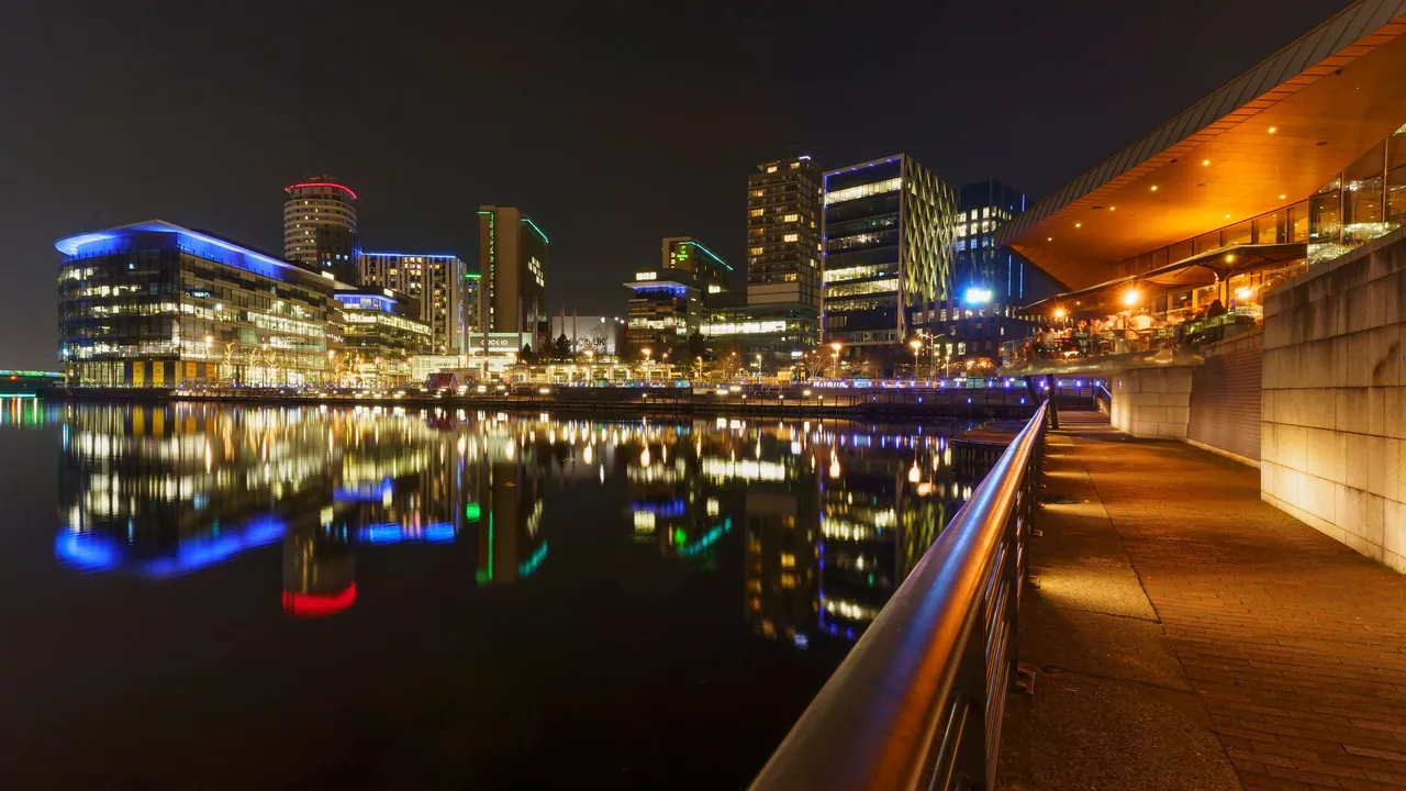 Salfords-Quays-pano.jpg
