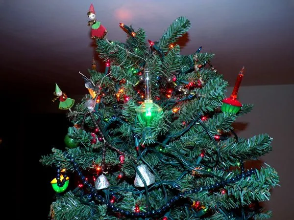 Christmas tree - garlands5 crop Nov. 2022.jpg