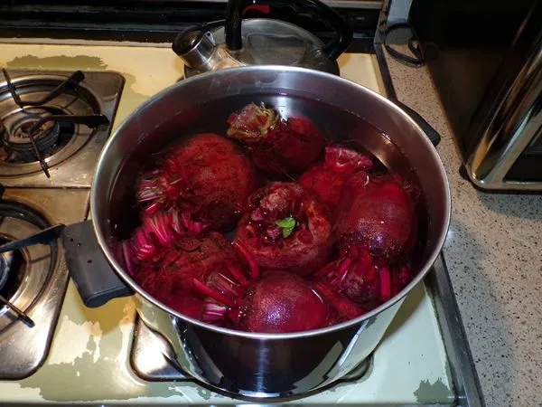 Beets - pot of big ones crop July 2024.jpg