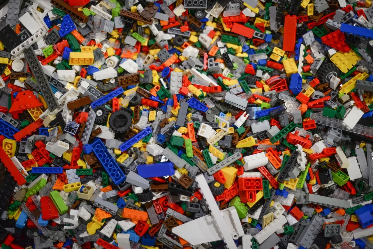 lego-gb34eee6a7_1920.jpg