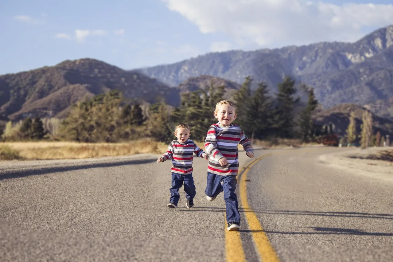 boys-g90d9087c7_1920.jpg