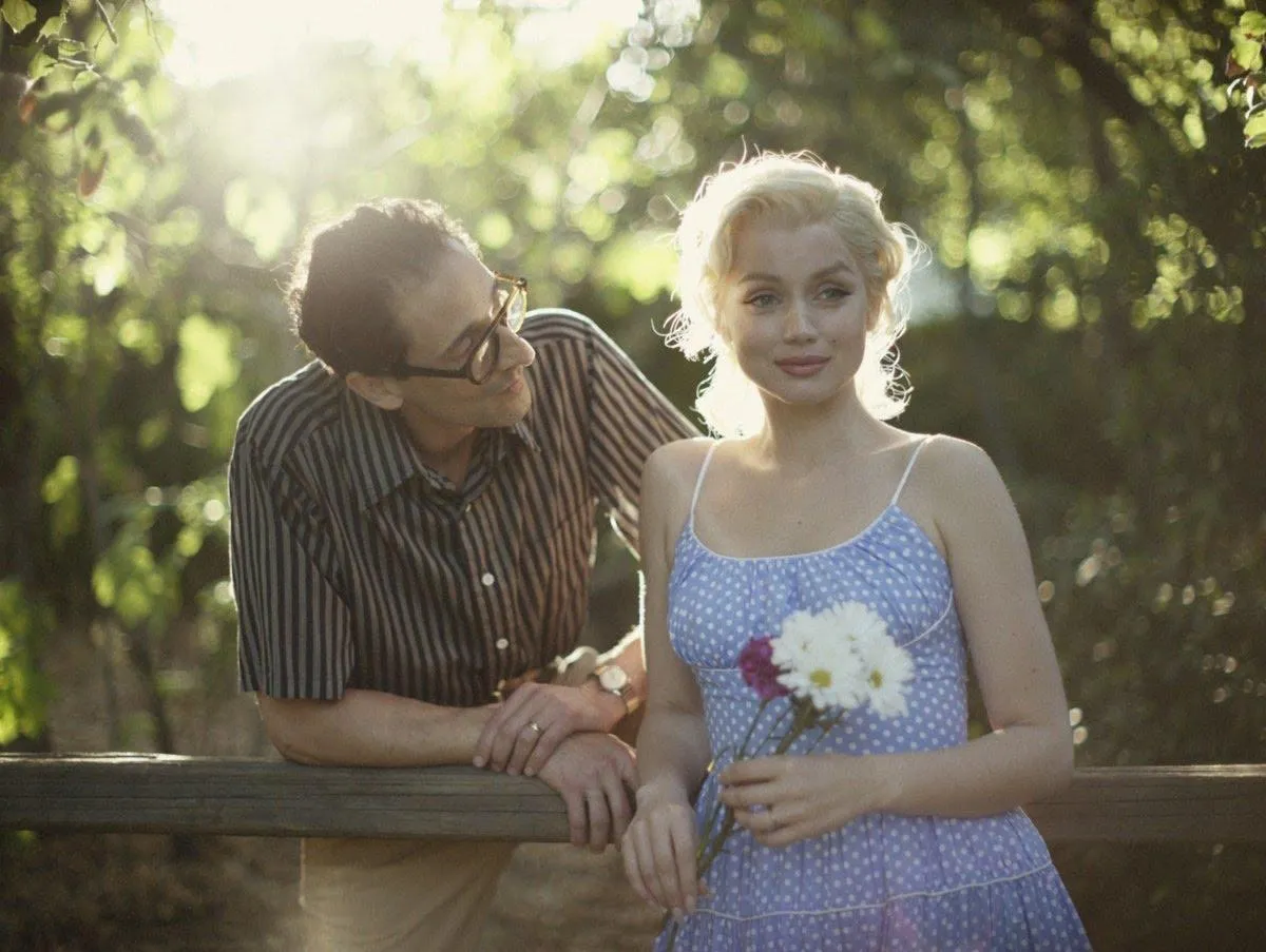 Blonde-692547512-large.jpg