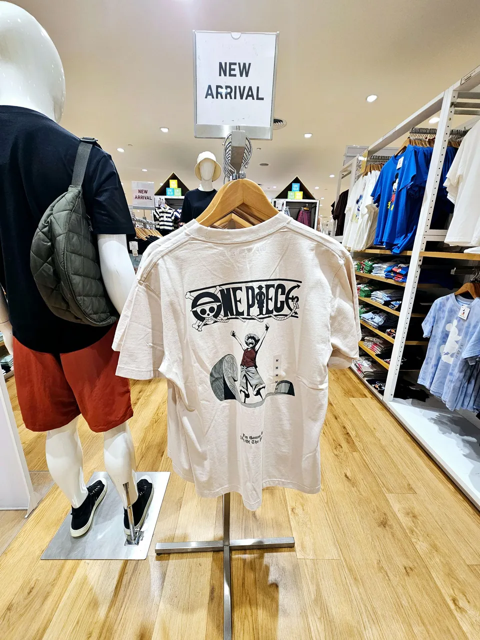 uniqloonepice17.jpg