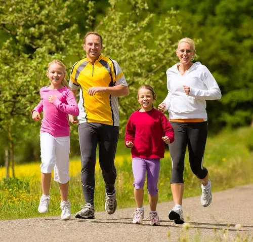 familia-corriendo-en-el-parque.jpg