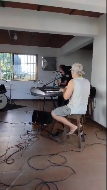 The Doors - Roadhouse Blues - Clandestinos.png