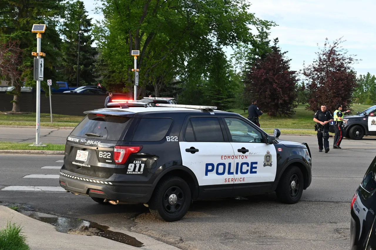 cop that doesn't care to hear crime.JPG