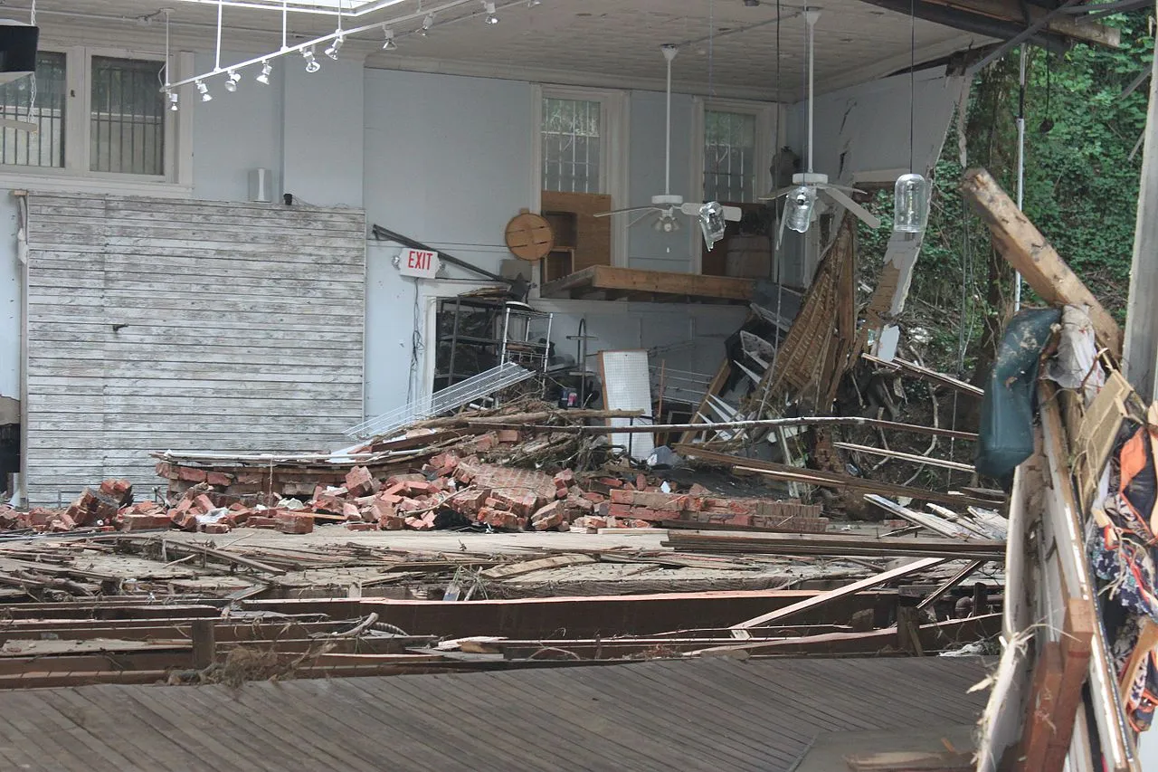 Ellicott_City_Flood_Recovery,_damaged_buildings_(28786297624).jpg