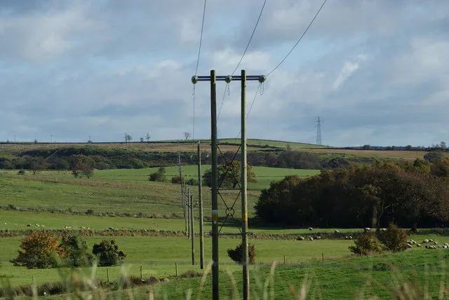 Electricity_poles_-_geograph.org.uk_-_1008769.jpg