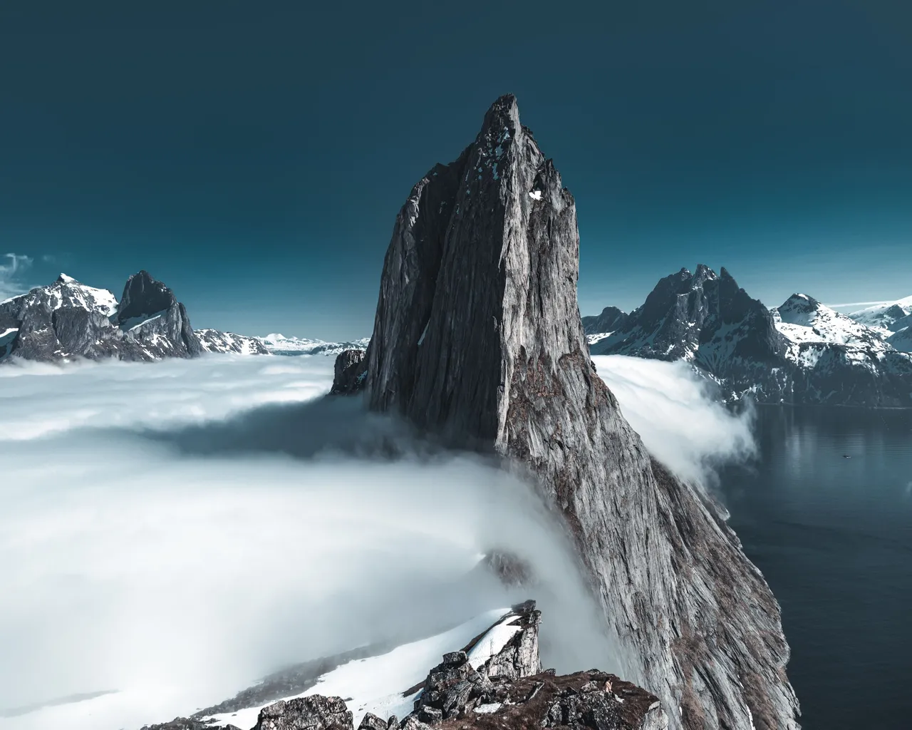 pexels-tobias-bjørkli-2387966.jpg