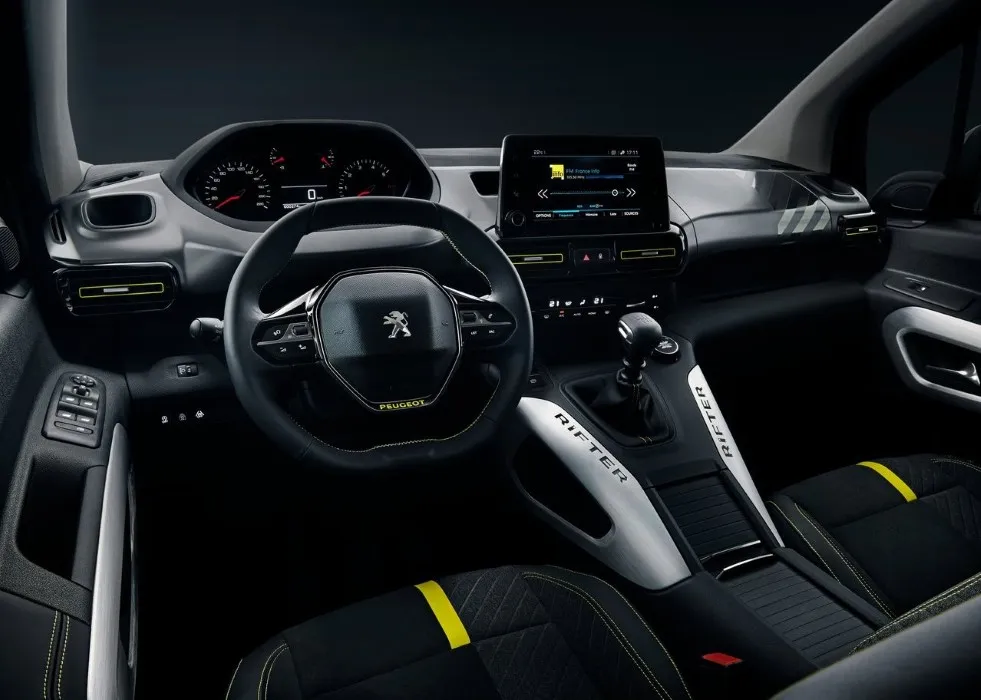 2020-Peugeot-Rifter-4X4-Interior.jpg