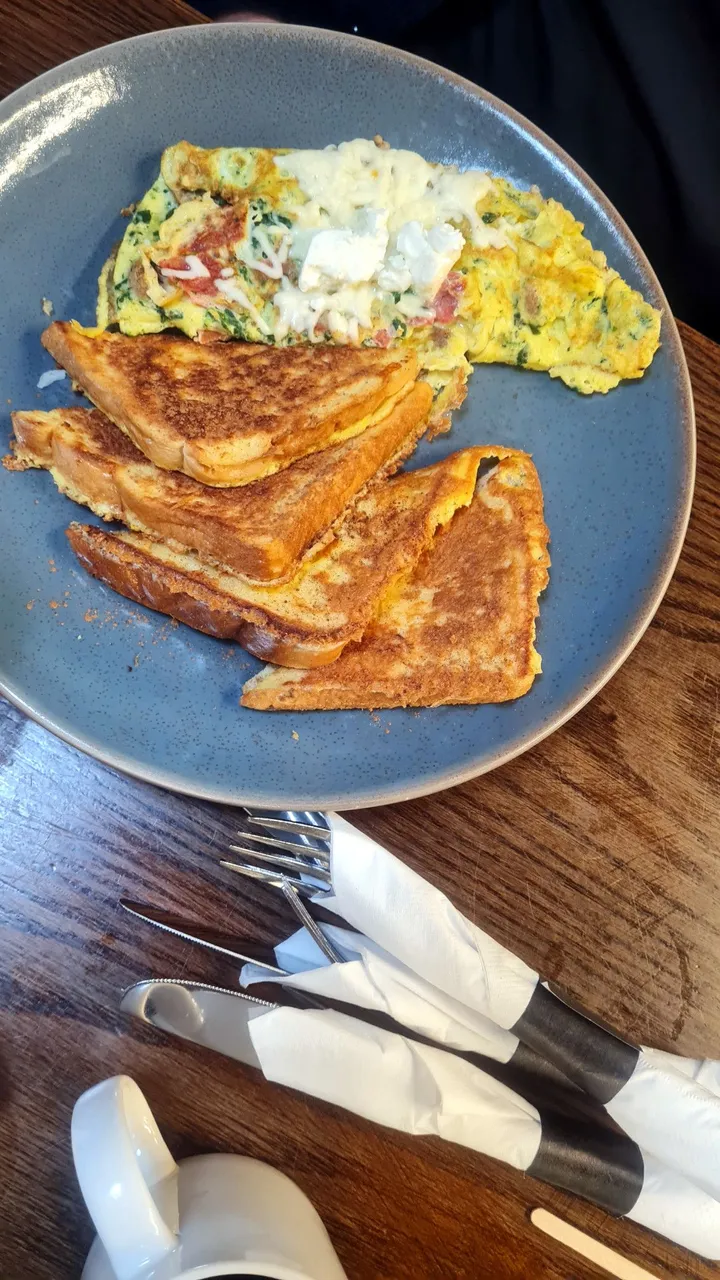 06b Breakfast.jpg