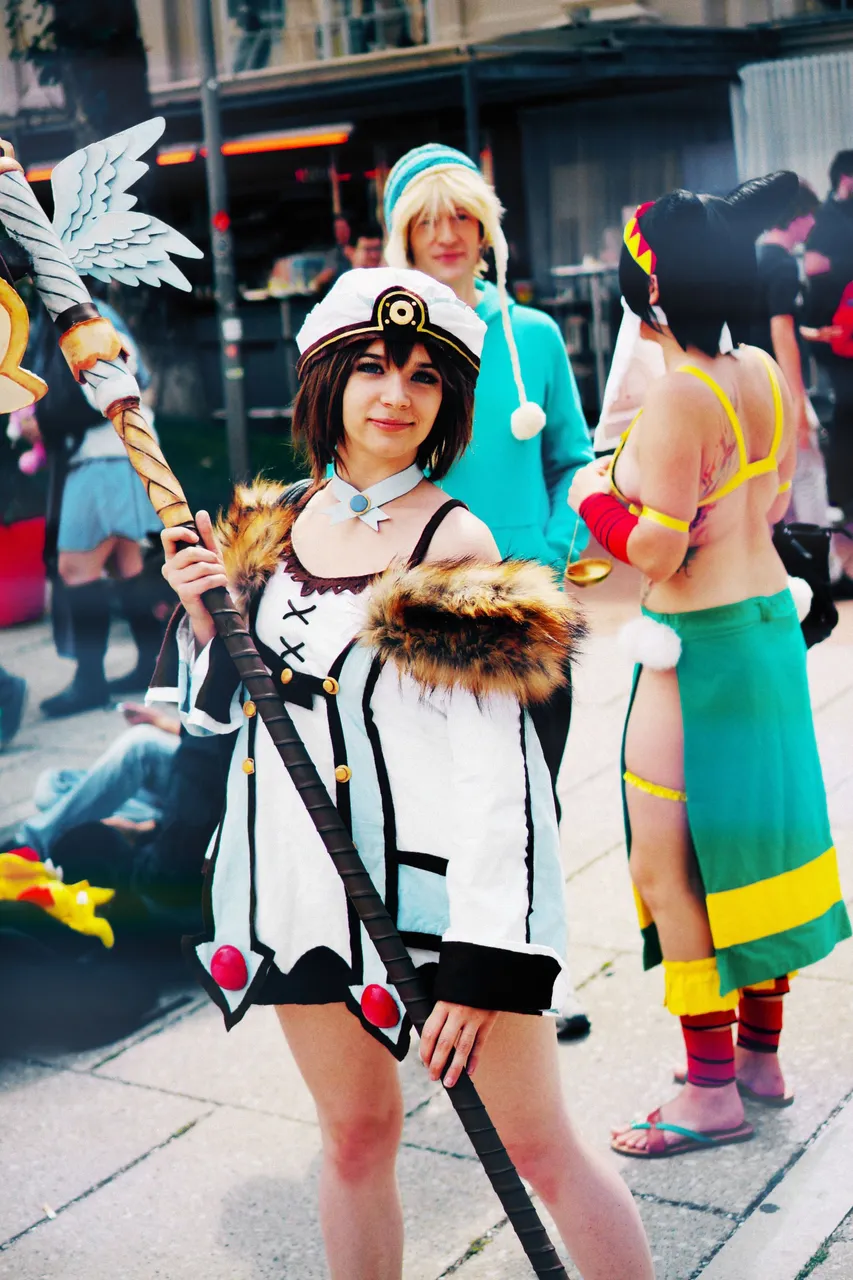 hyperdimension-neptunia-blanc-cosplayer-2.jpg