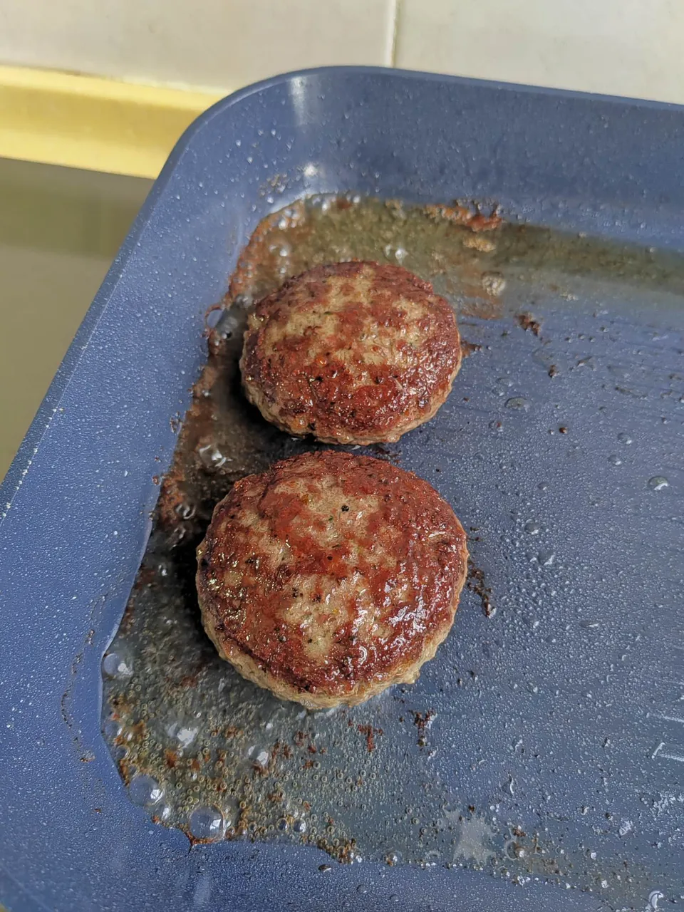 FOODlog 1016 Wagyu Beef Patties with Fried Eggs