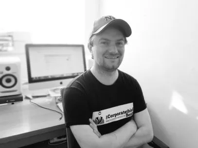 The-corporatethief-beats-Daniel-Hartnett-407x305.jpg