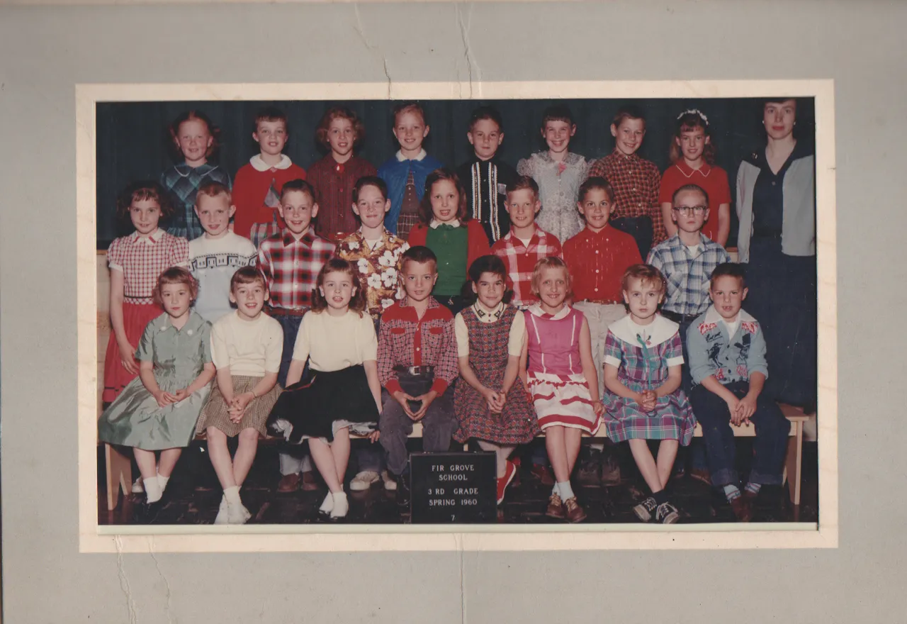 1960-04 - Marilyn, Age 8, Grade 03, Spring, Fir Grove School, probably around April, group plus frame, 1pic.png