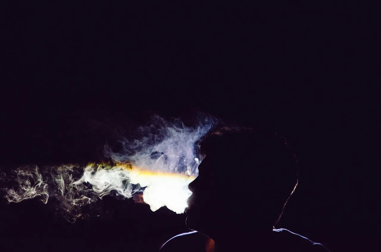 smoking336586_1920.jpg