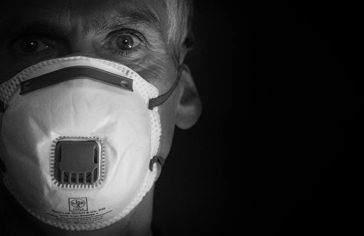 mask4934337_1280.jpg