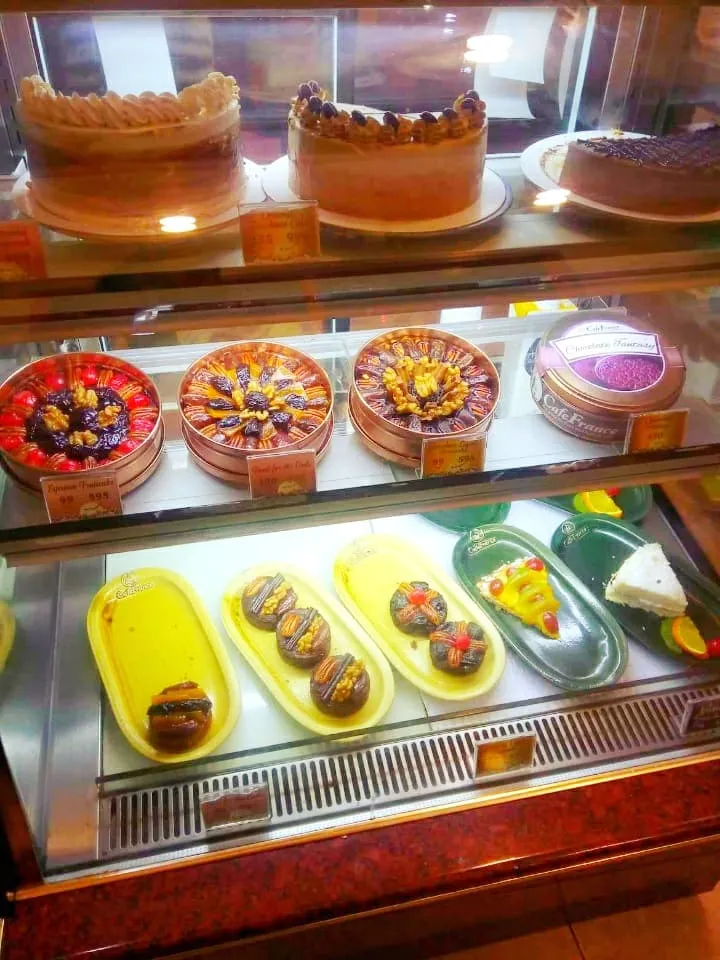 cake display.jpg