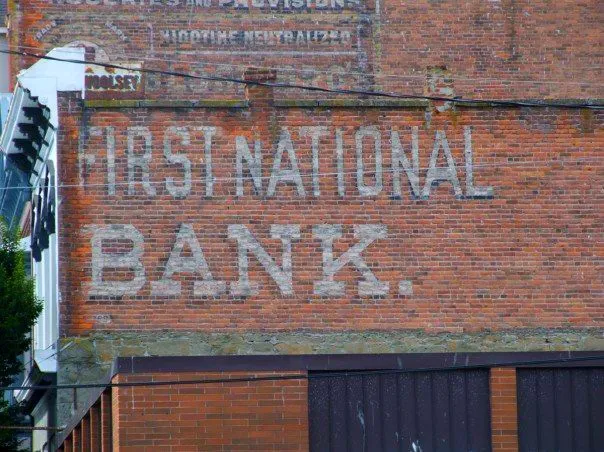 RD0071BankWall.jpg