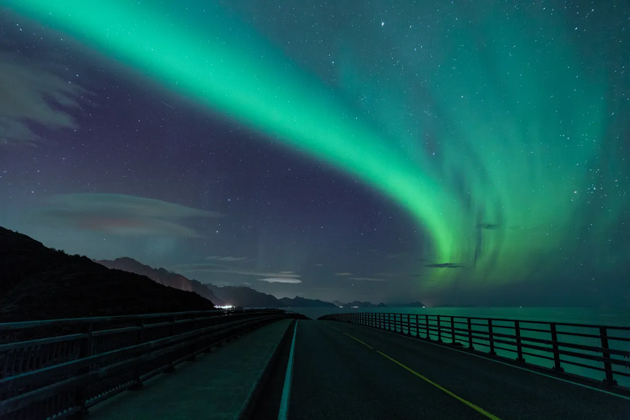 When the Bz dropped, the sky finally lit up! 24 mm | F/2.8 | 10 sec | ISO 2500