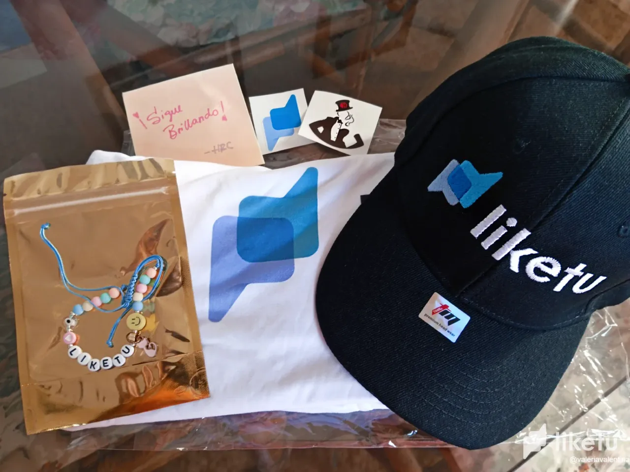 clm7cny0201993tsz4lfmdzz0_Liketu_merch_meetup_valvalentina4.webp