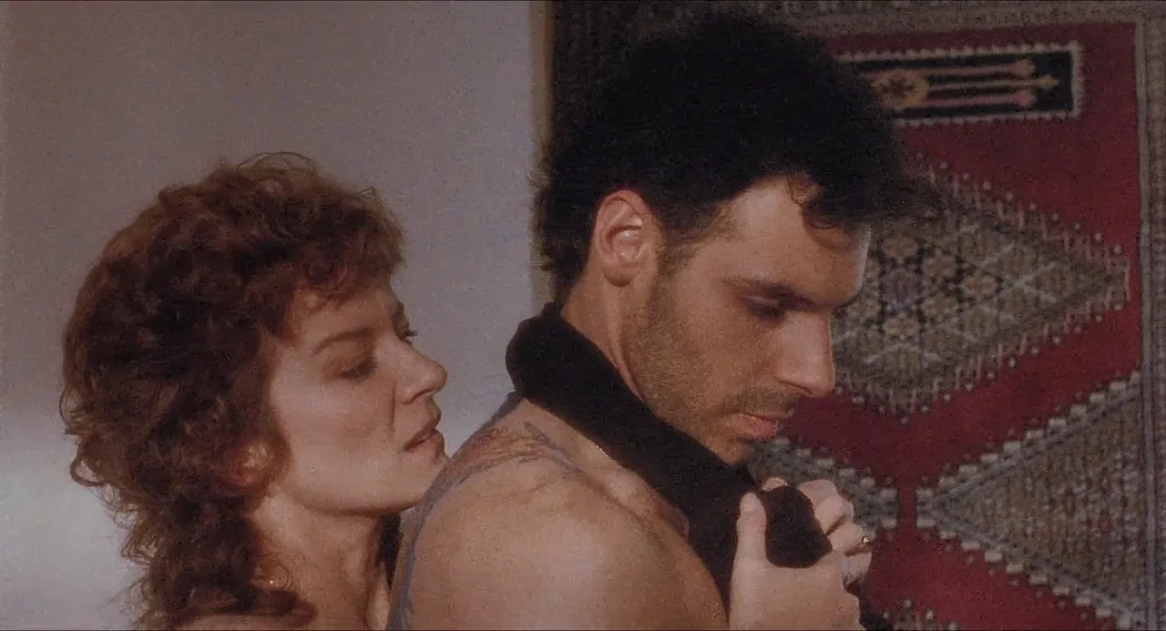 Hellraiser.1987.REMASTERED.1080p.BRRip.x264.AACOzlem.mp4_snapshot_00.18.49.jpg