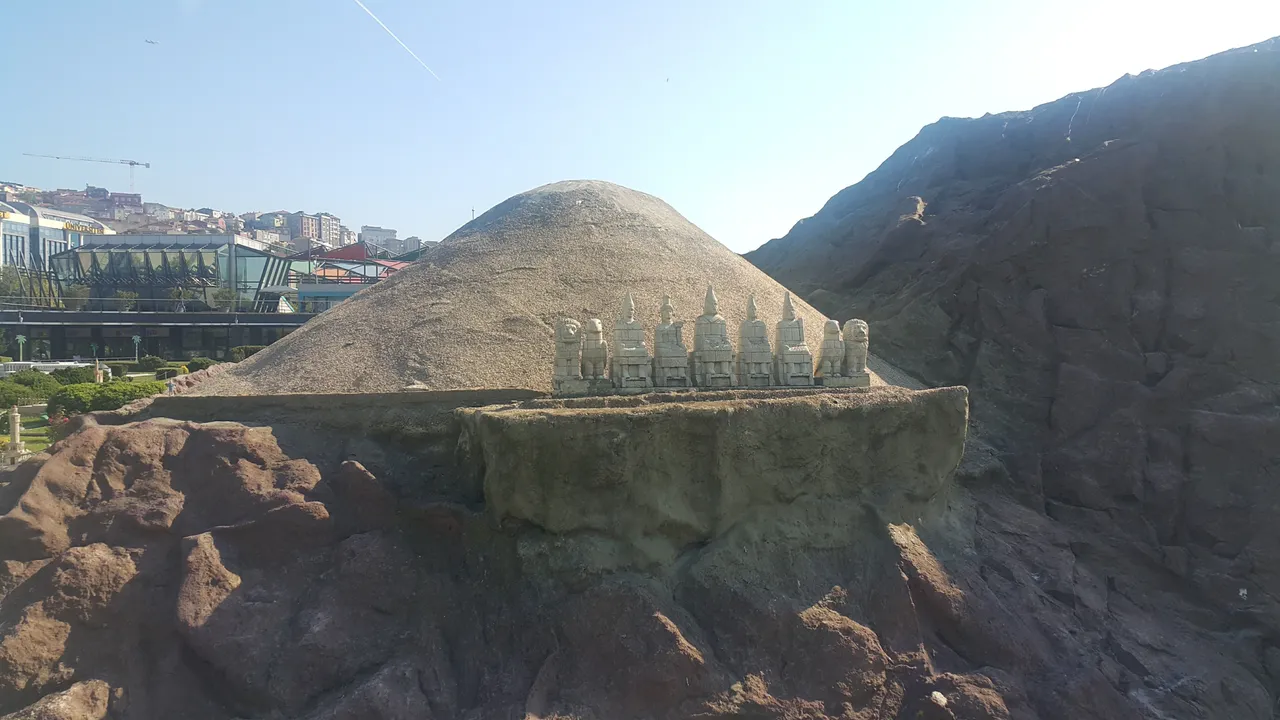 nemrut dağı kalıntıları (2).jpg