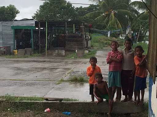 Niños en Yakariyene