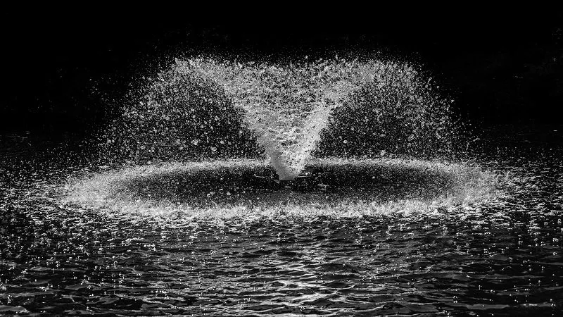 Image of a fountain in the darkness