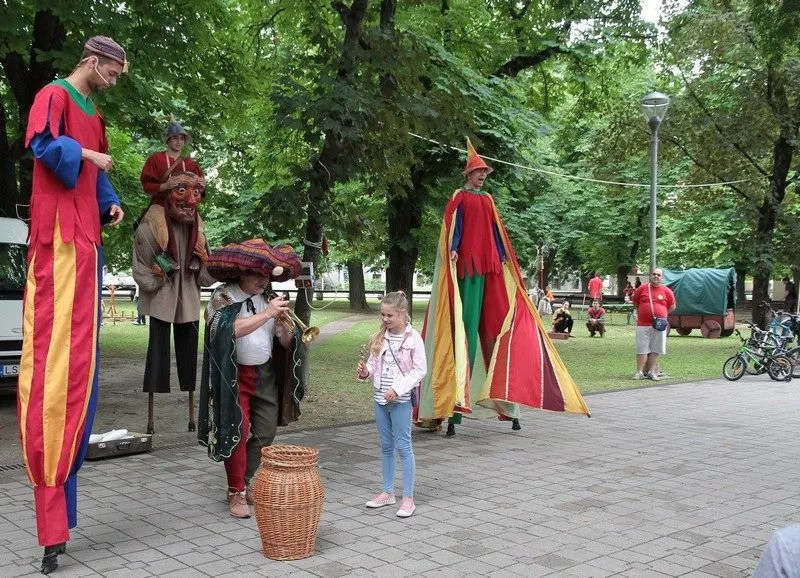 stiltswalker3.jpg