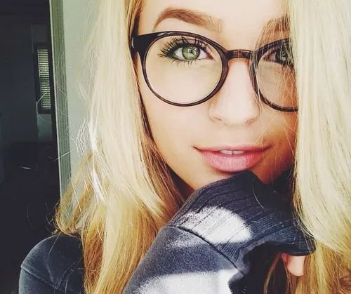 nerd girl (2).jpg