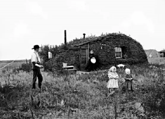 homesteading family public 1896.jpg