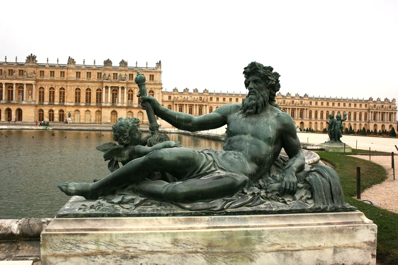 palaceofversailles493920_1920.jpg