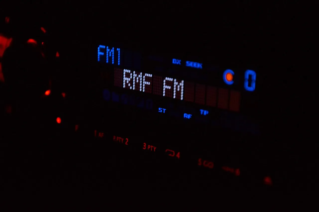 radiostudio932266_1280.jpg