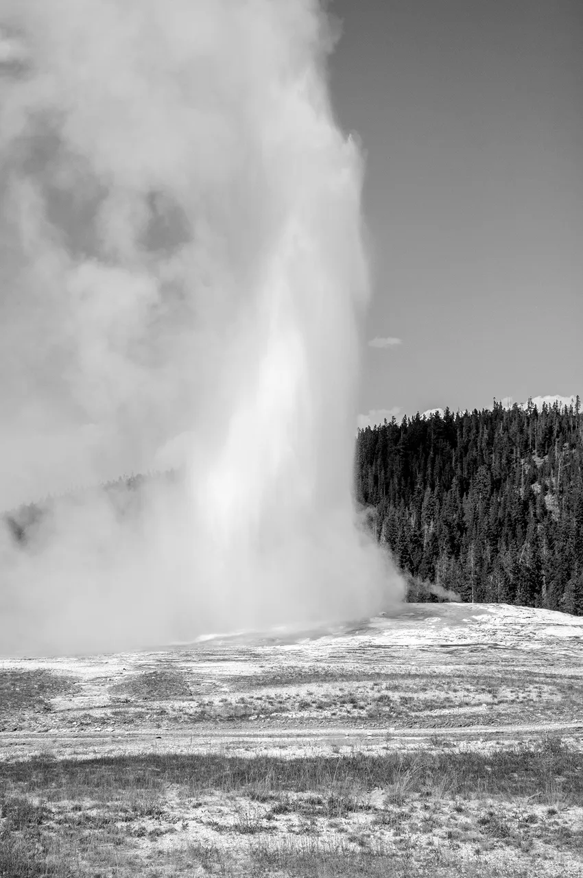 old_faithful_bw_3.jpg