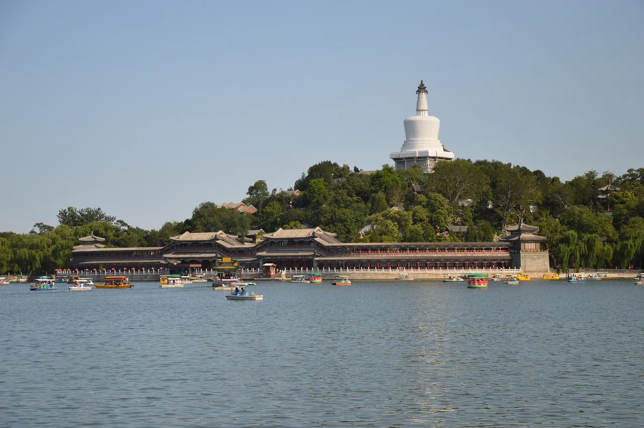 pagoda-399490_1920.jpg