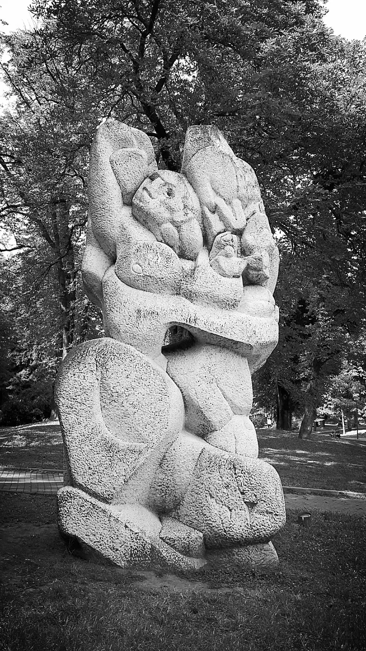 20231008_210553_bw.jpg