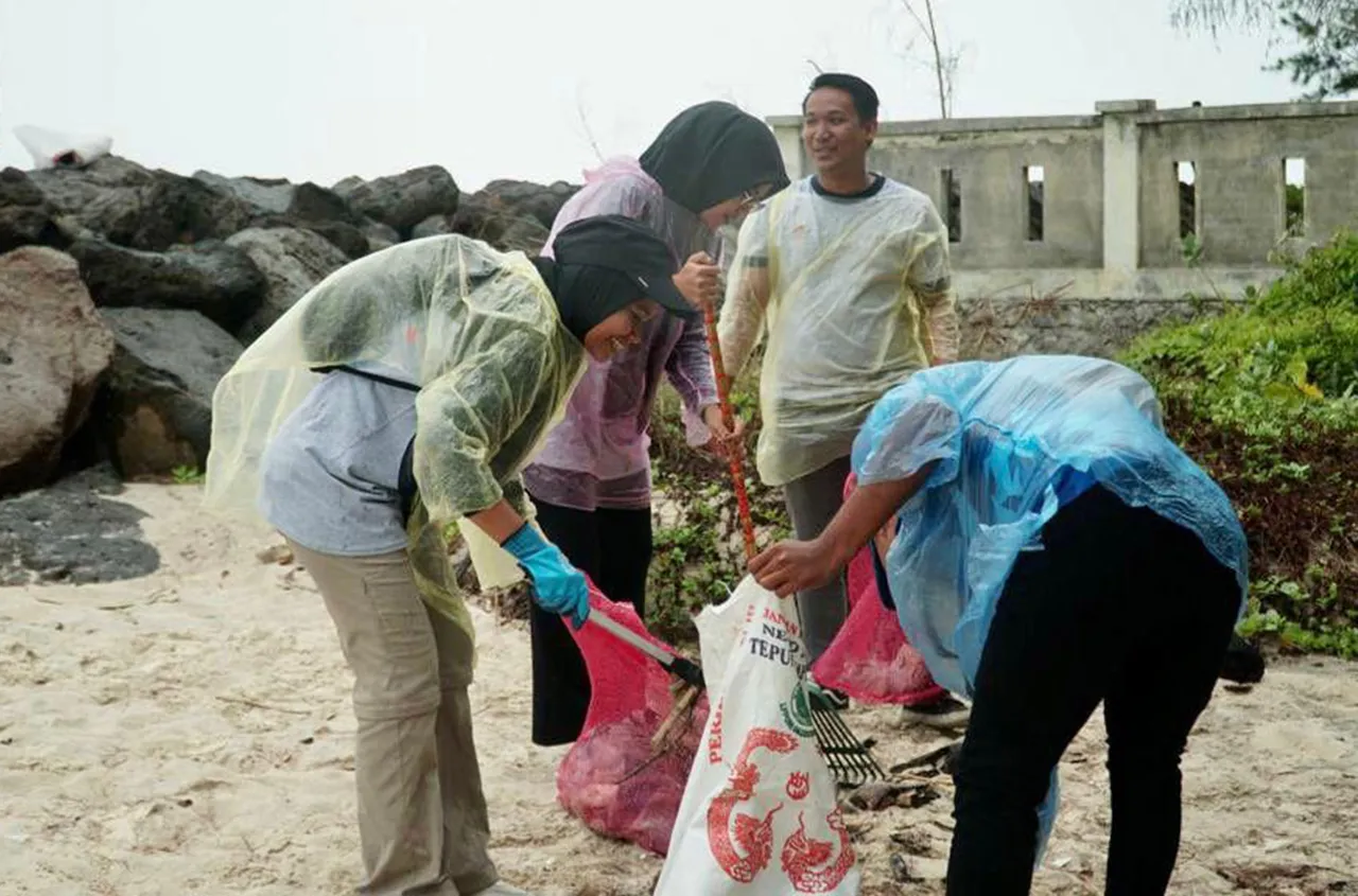 Bersih Pantai_06.jpg
